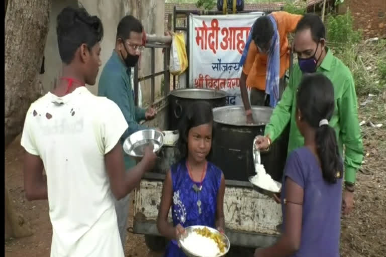 MP Vidyut Varan Mahato came forward to help the poor during the lockdown in Jamshedpur