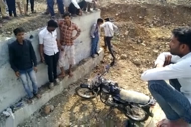 Youth met with an accident due to contractor's negligence in agar