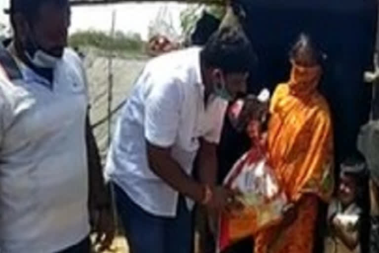 donors respond to eenadu etv bharat stories in sangareddy district