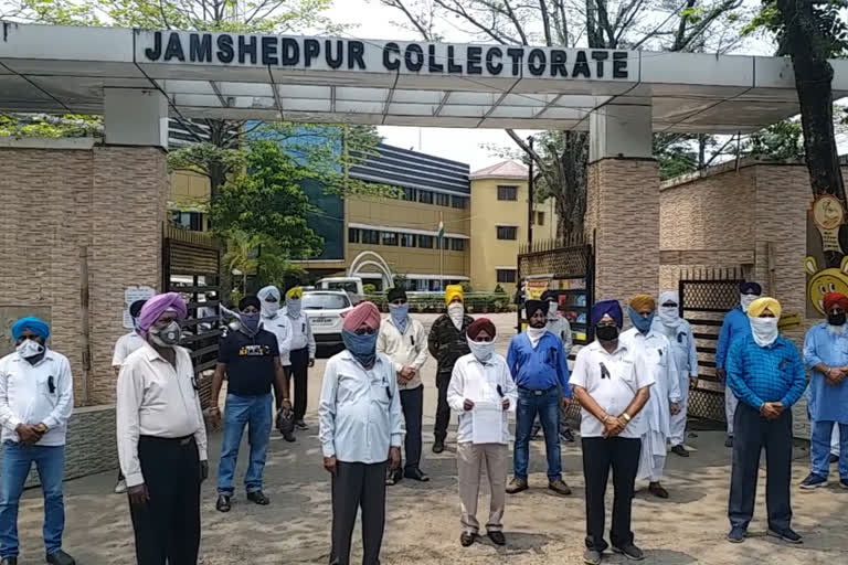 Sikh society protests against arrest of  Rajiv Duggal in jamshedpur