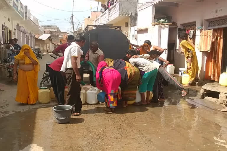 water scarcity problem in manasa of neemuch district due to fault in transformer of Ganga Bawdi Drinking Water Scheme