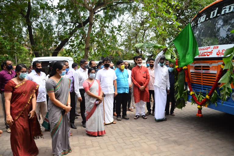 Minister Kota Srinivasa Poojary launches Kovid-19 Mobile Fever Clinic