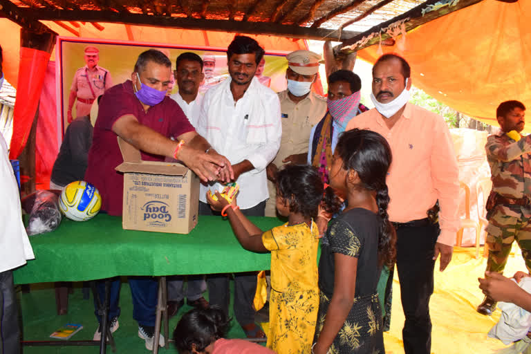 Nirmal District SP Shashidhar Raju Distribute Essential goods to poor peoples