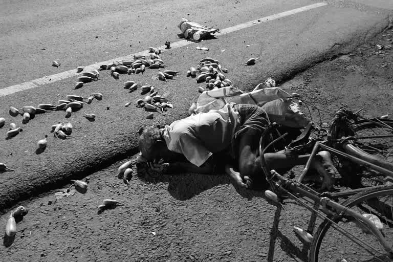 farmers hit by unkonwn vehicle in national highway in east godavari district