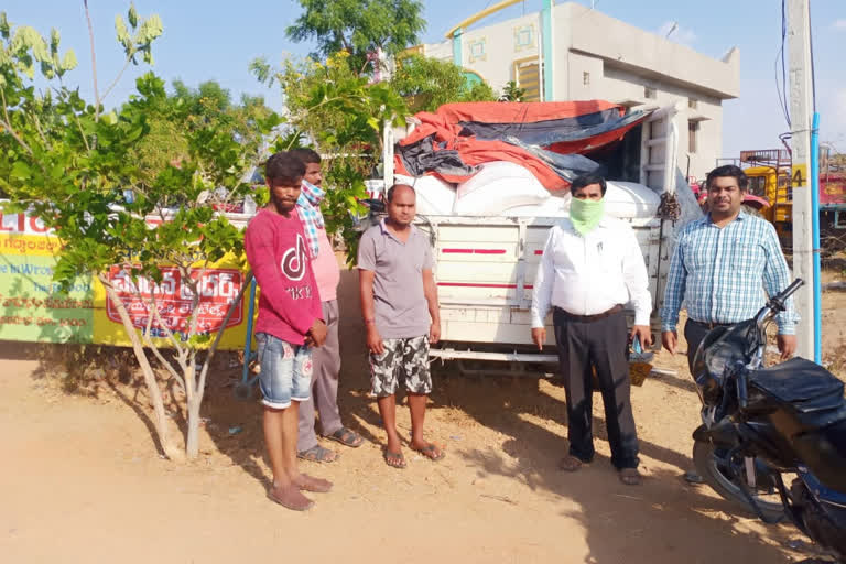 Police raid illegal ration in Gadwala district