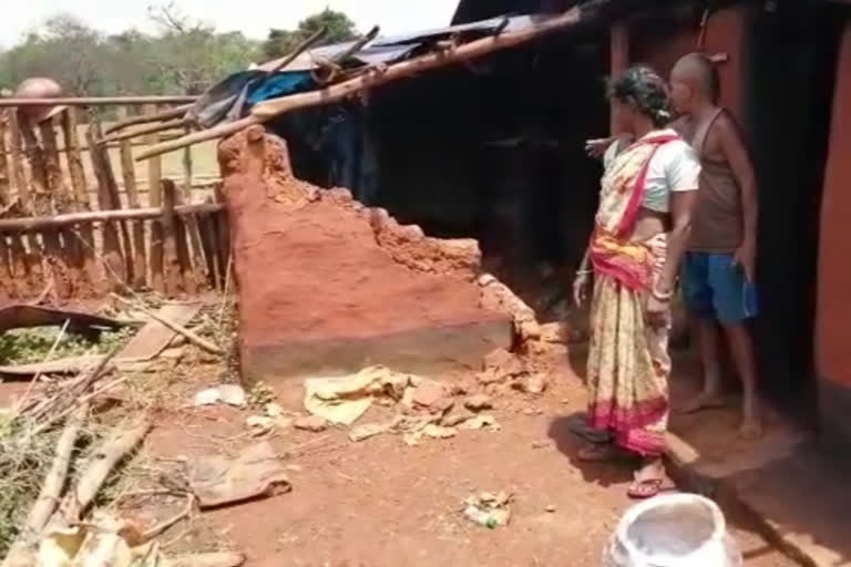 two houses in chaibasa