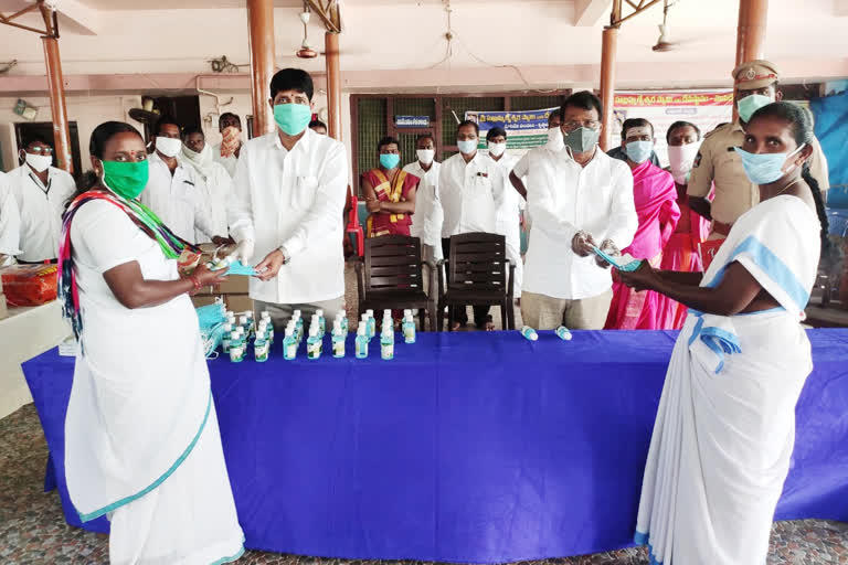 mask and sanitizers distribution in mopidevi temple