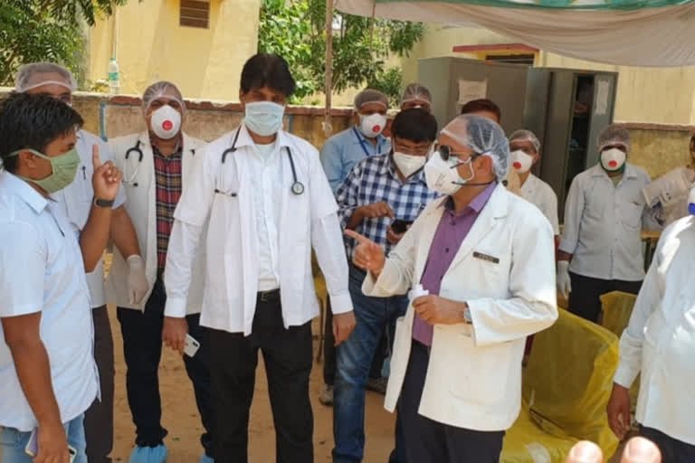 दौसा में कोरोनावायरस,  dausa news,  rajasthan news,  etvbharat news,  coronavirus in rajasthan,  जिला अस्पताल दौसा, डॉ आरडी मीणा से बातचीत