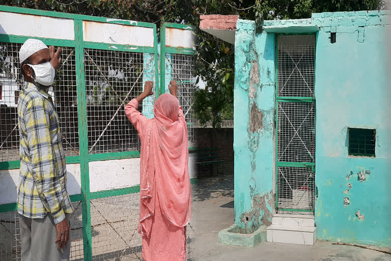 Nobody came in Baba Gullu Shah Mazar due to lockdown in Muradnagar at ghaziabad