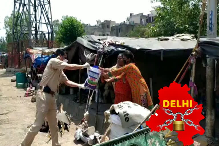 Womanite NGO distributes ration kit in Raghuveer Nagar in collaboration with police during lockdown
