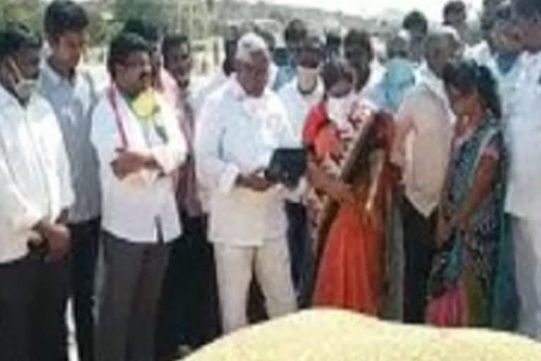 mlc jeevan reddy inspects paddy purchase centres in jagitial district