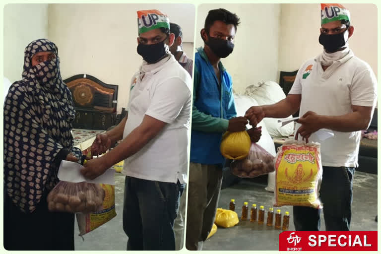 sabhasad providing ration to Rojedar in ramzaan