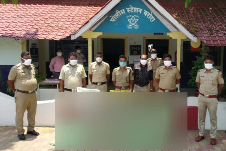 Warora police seize two lakh stocks of tobacco products