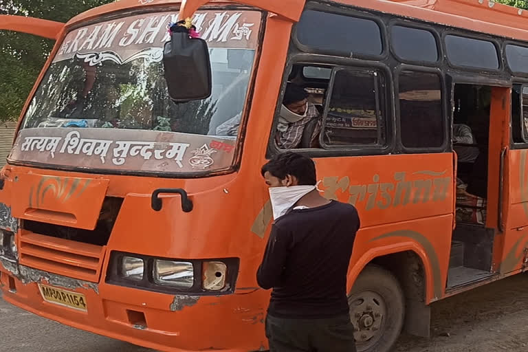 Bhind administration sent bus to trapped laborers in the state