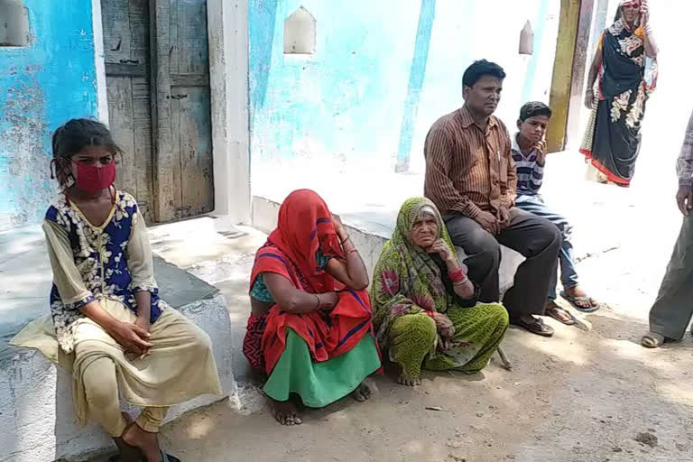 Death due to excessive drinking in wife's gum in tikamgarh