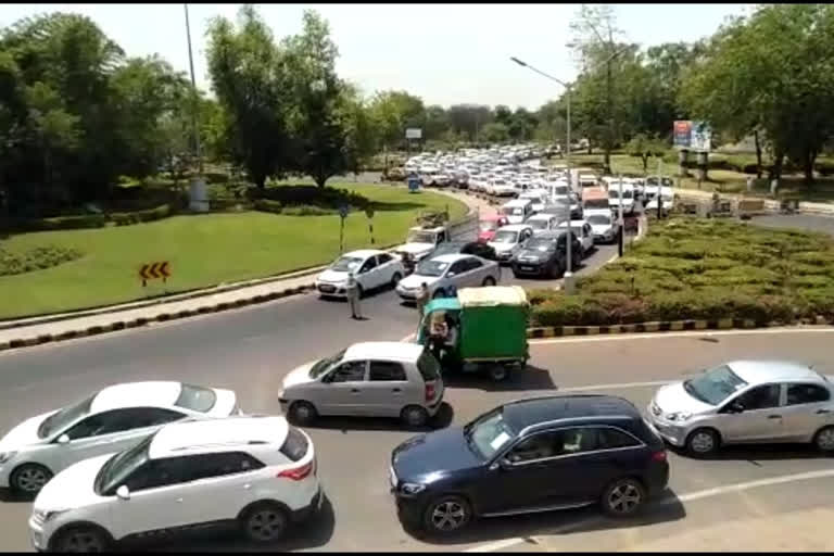 traffic jam in ahmedabad gandhinagar highway