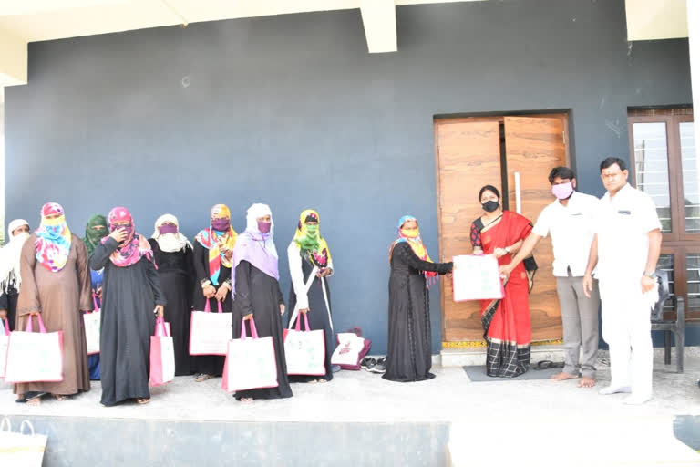 Mp Maloth Kaviitha Distributes Groceries to Muslim Womens