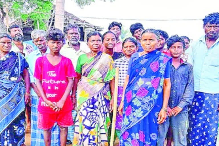 mahabubnagar-district-people-struck-in-andhara-pradesh-state