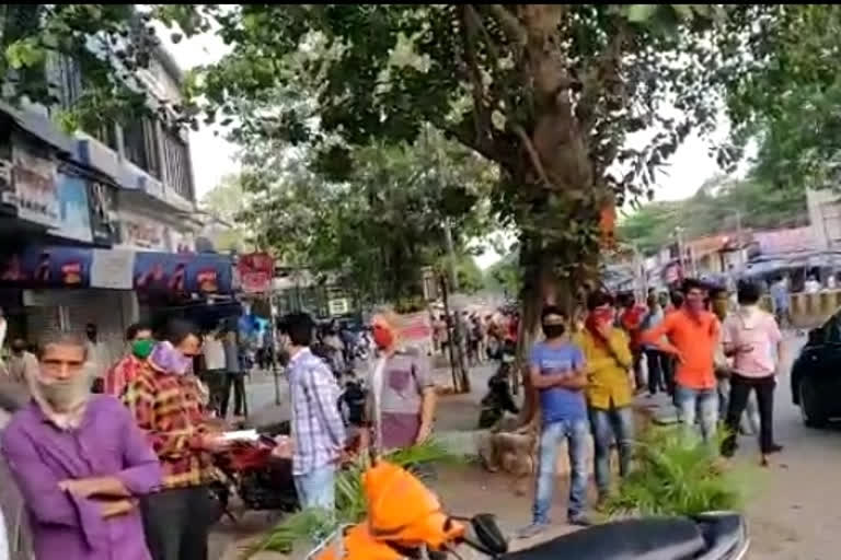 crowd at shivsena branch kurla nehrunagar