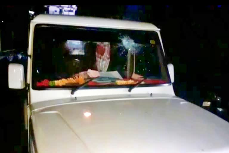 public attacked on police at lakhimpur