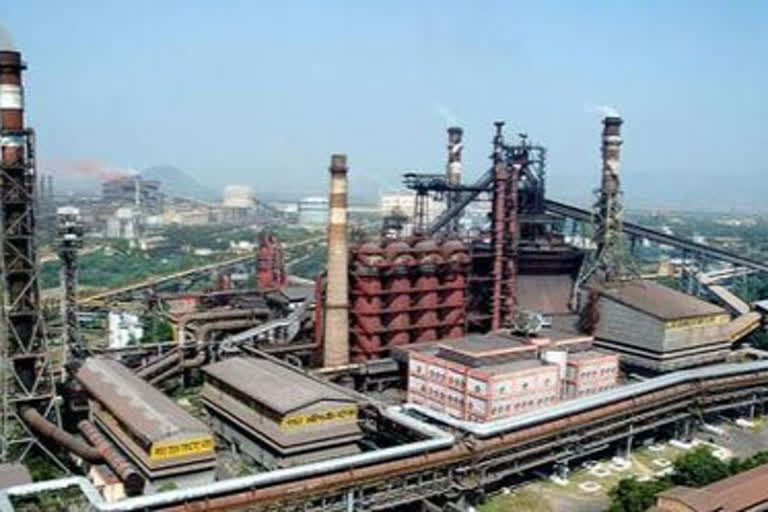 Minor hazardous liquid steel floors at Vishakha Steel Plant