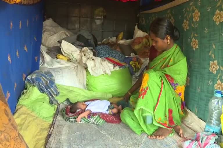 lactating women and her baby living in vehicle due to lockdown