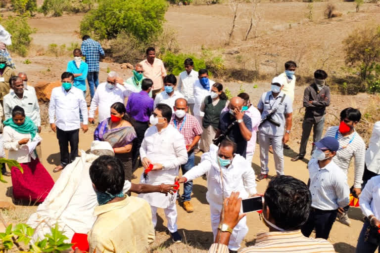 MLA Rajasekhar Patil visits Employment Guarantee Works Area In Bidar