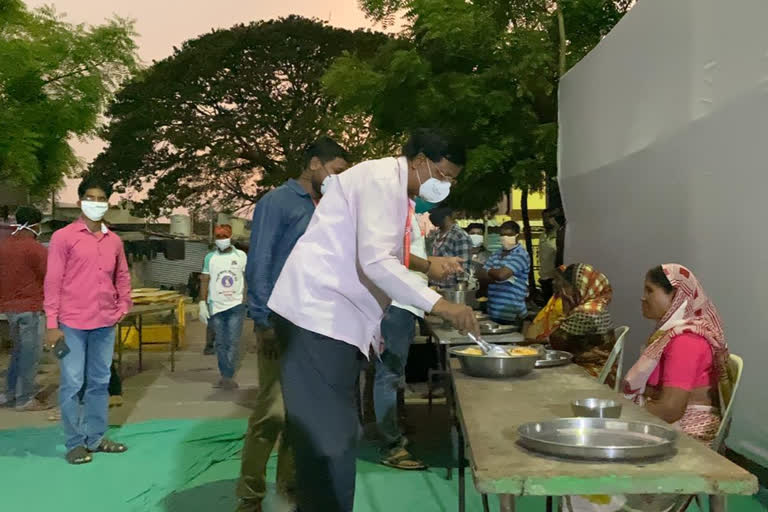 free-meals-for-400-needy-in-baramati