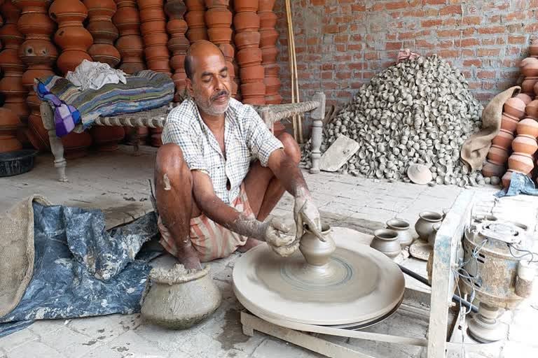 desperate potters on labor day lockdown increase problems in moradabad