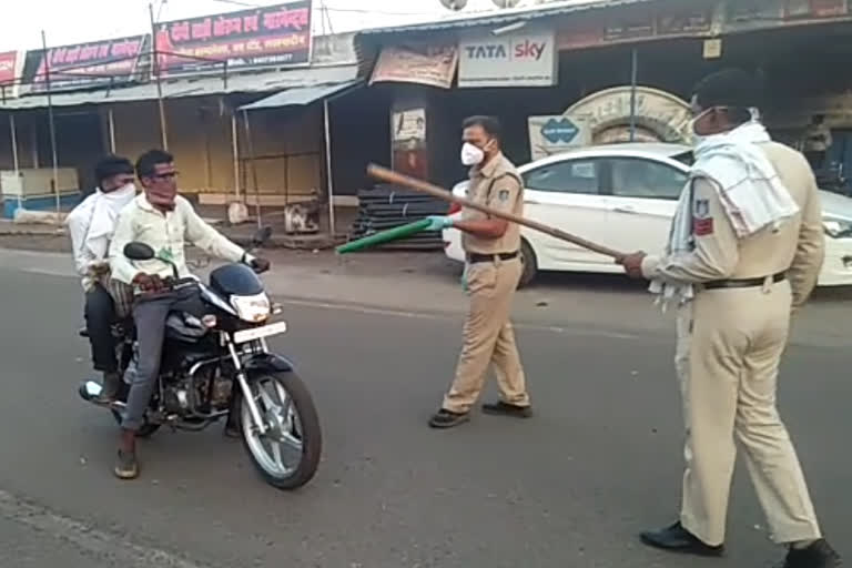 Lakhnadaun Police strict during lockdown