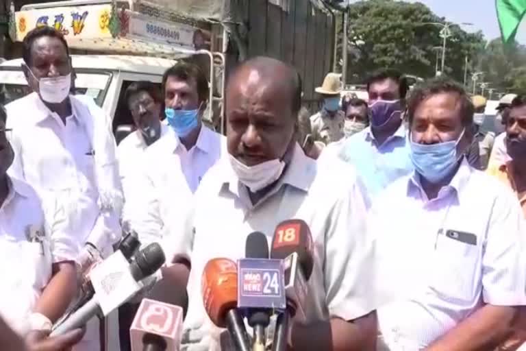 kumarswamy outraghe against central government