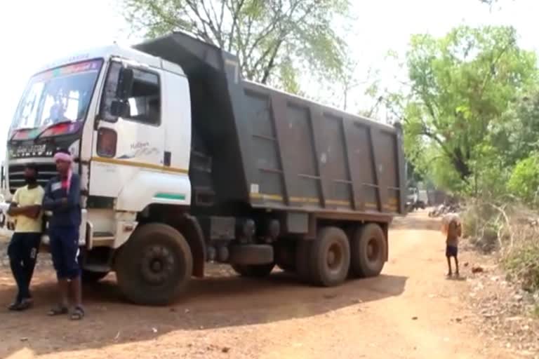 The villagers forbade the removal of sand for Corona