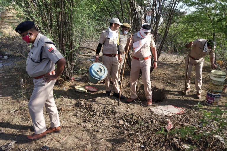 हथकड़ शराब सहित एक गिरफ्तार, Handcuff liquor recovered