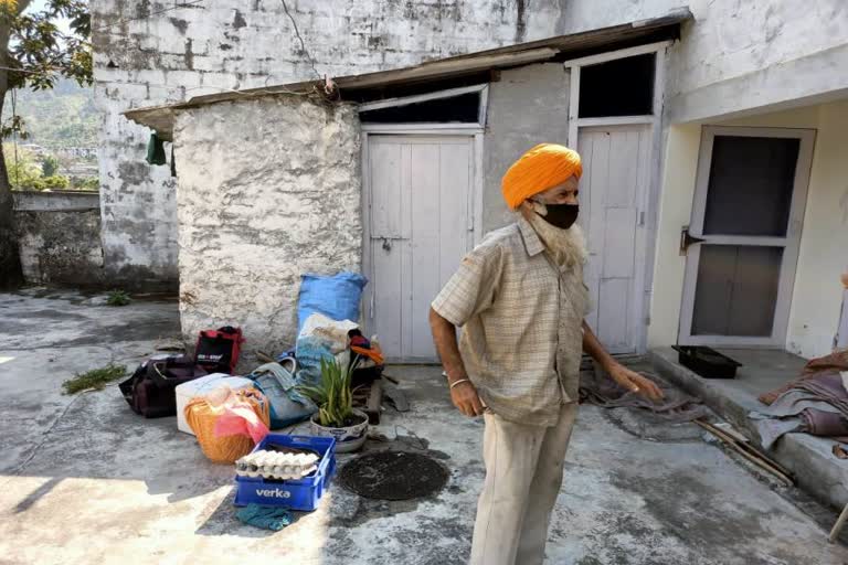 Elderly man travels from Mohali to Mandi