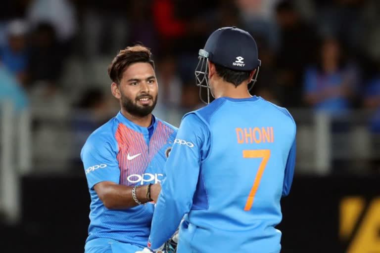 Dhoni always there to help but doesn't offer complete solutions: Pant