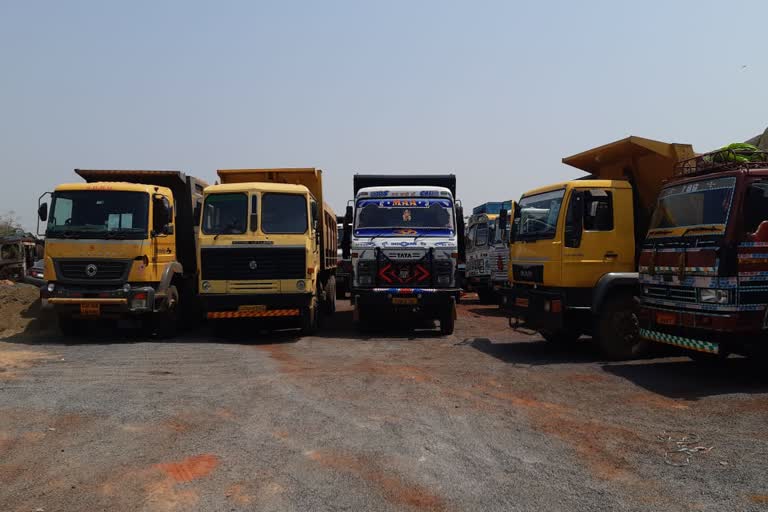 32-hyva-engaged-in-illegal-sand-transport-seized-in-raipur