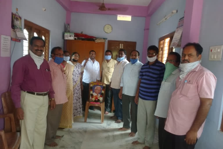 utf leaders given condolence to ex mlc ramireddy on his death anniversary