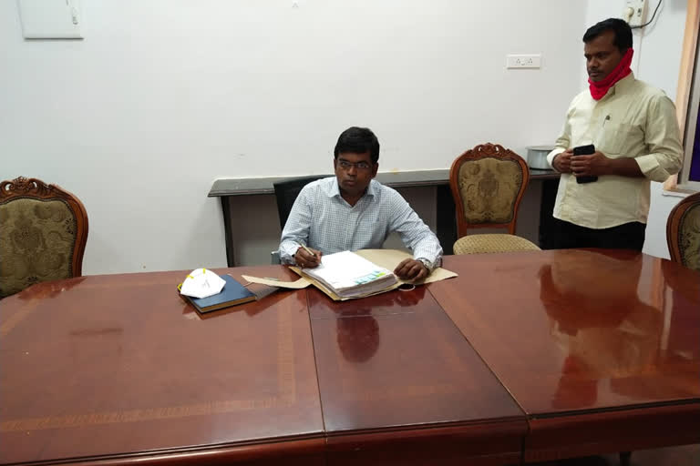 new Commissioner of kurnool municipal corporation Balaji takes charges