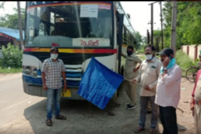 migrate workers from viziangaam dst reached to their own places by bus