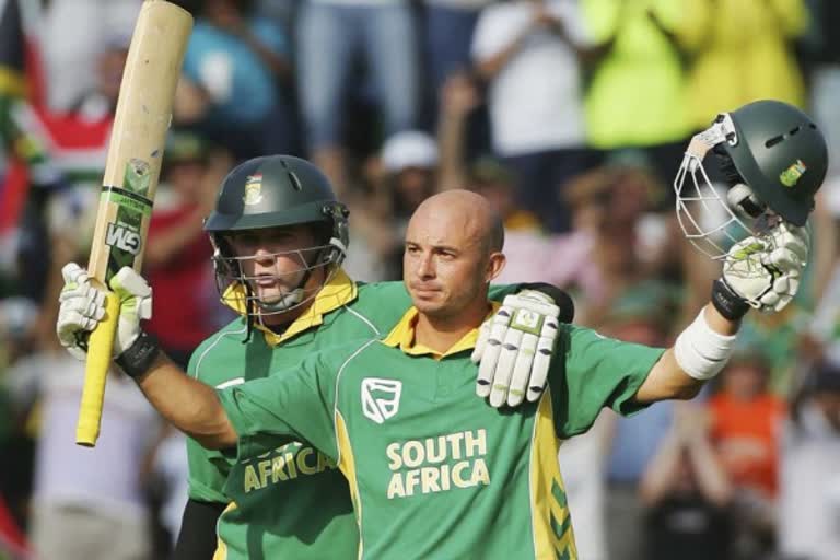 Gibbs to auction bat with which he led South Africa's record ODI chase in 2006