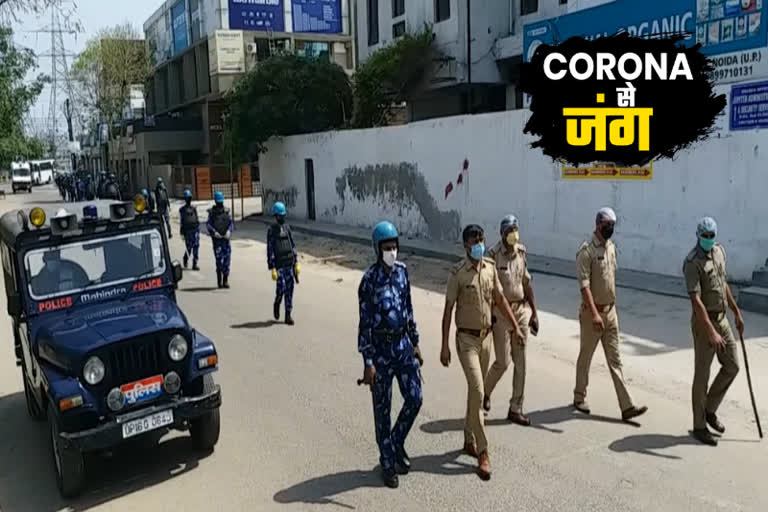 Police and Paramilitary Force flag march in Noida Corona hotspots lockdown