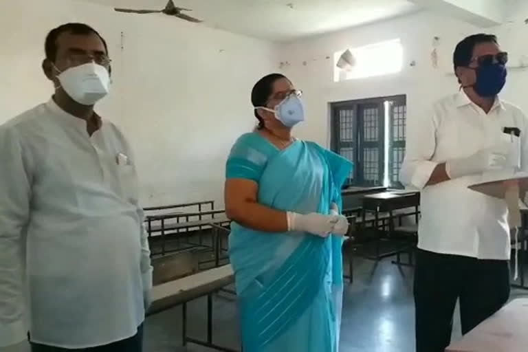 Narsipatnam RDO  visited Quarantine Center in rolugunta