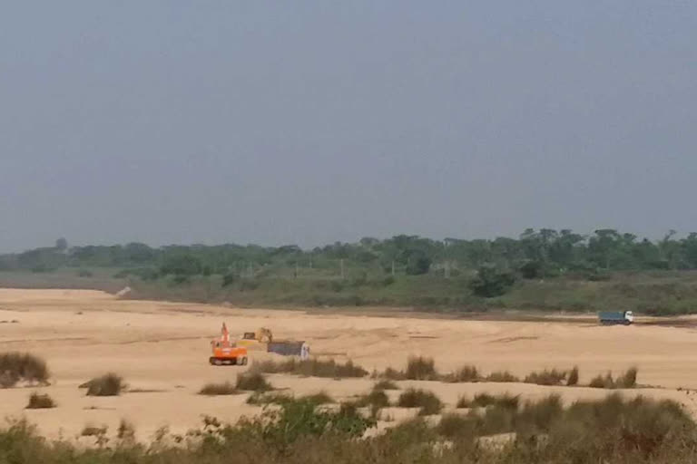 illegal sand chalan in jagatsinghpur, illegal sand chalan, jagatsinghpur latest news, sand chalan from debi river, ଜଗତସିଂହପୁରରେ ବାଲି ଚୋରା ଚାଲାଣ, ବାଲି ଚୋରା ଚାଲାଣ, ଜଗତସିଂହପୁର ଲାଟେଷ୍ଟ ନ୍ୟୁଜ୍‌, ଦେବୀ ନଦୀରୁ ବାଲି ଚାଲାଣ