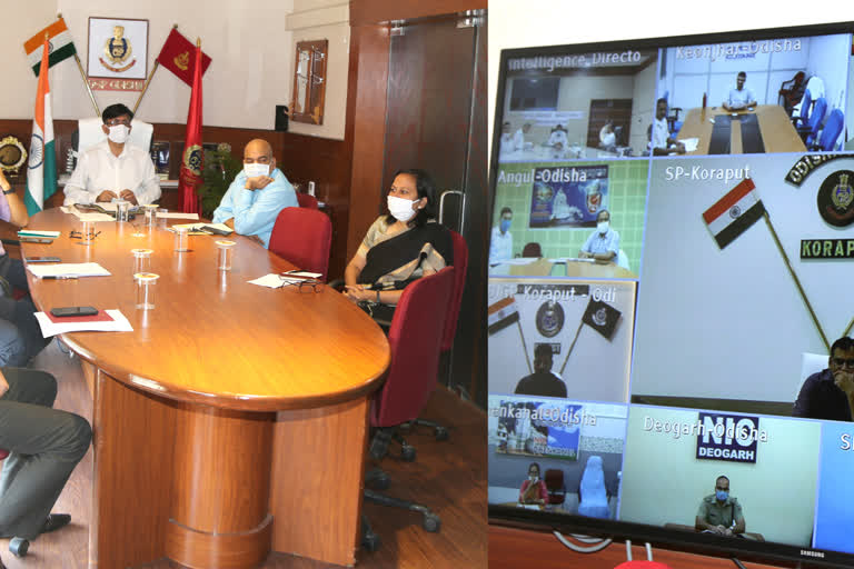 police dg's review meeting, video conference of police dg, cuttack latest news, home coming migrants management, ପୋଲିସ ଡିଜିଙ୍କ ସମୀକ୍ଷା ବୈଠକ, ପୋଲିସ ଡିଜିଙ୍କ ଭିଡିଓ କନଫରେନ୍ସରେ ଆଲୋଚନା, କଟକ ଲାଟେଷ୍ଟ ନ୍ୟୁଜ୍‌, ରାଜ୍ୟ ଫେରନ୍ତା ପ୍ରବାସୀ ଶ୍ରମିକଙ୍କ ପରିଚାଳନା