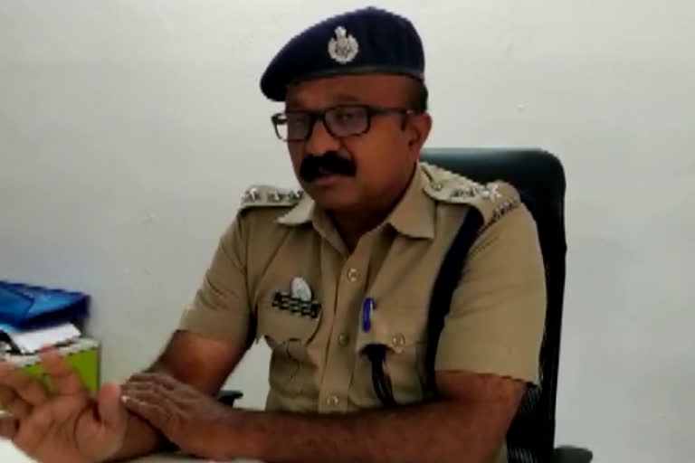 POLICE  EDAMALAKUDY  ജാഗ്രത  നിരീക്ഷണം  മൂന്നാര്‍ പോലീസ്  രോഗവ്യാപനത്തിന്റെ ഗൗരവം