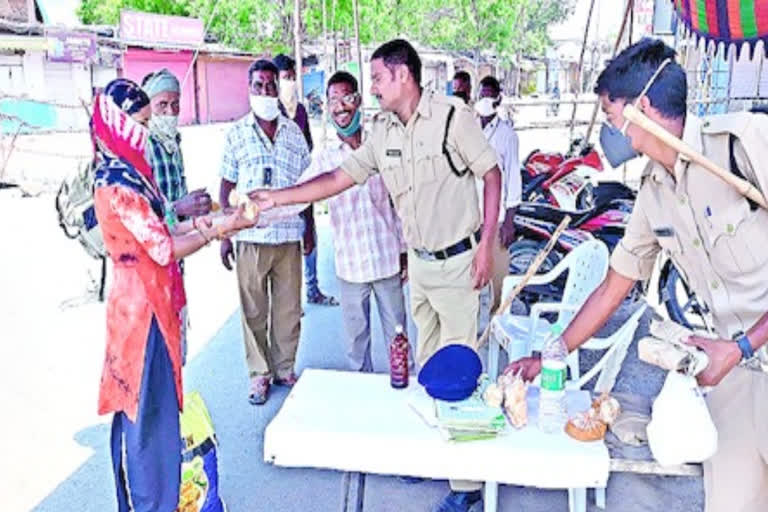 tandur  police help to migrant people