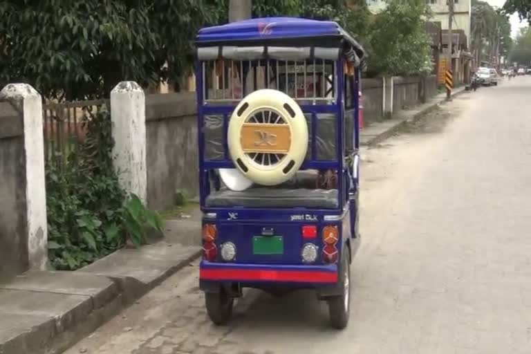 E-RICKSHAW DRIVER FACING FINANCIAL PROBLEM DURING LOCK DOWN