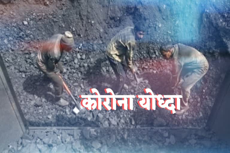 coal-mines-worker-working-during-lock-down-in-koriya