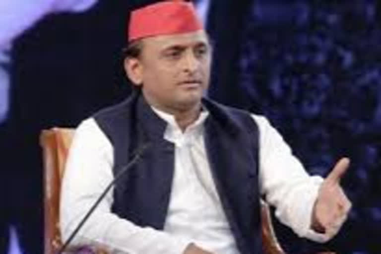 Akhilesh Yadav  showering of petals  corona warriors  Twitter  Samajwadi Party  coronavirus  കൊവിഡ്‌ പോരാളികള്‍ക്ക് പുഷ്‌പവൃഷ്‌ടി  വിമര്‍ശനവുമായി അഖിലേഷ്‌ യാദവ്  അഖിലേഷ്‌ യാദവ്  യുപി