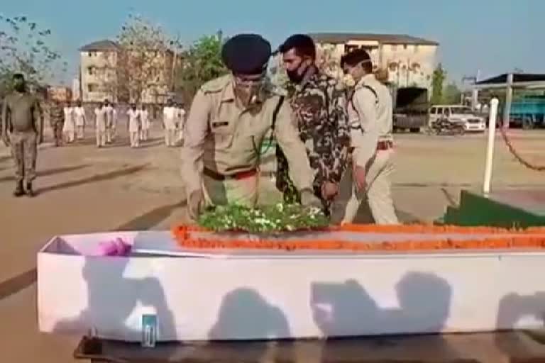 Tribute paid to dead policeman in chatra